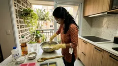 Sabão de álcool em barra: receitas com e sem soda, quanto rende e o cuidado que muita gente esquece