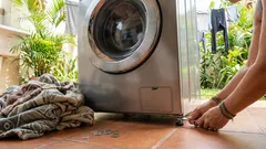 Máquina de lavar fazendo barulho: 4 causas comuns e como resolver em casa