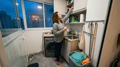 Como organizar a área de serviço sem reforma e ganhar tempo todo dia