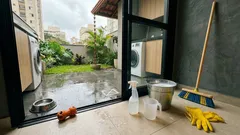 Como desinfetar o quintal com cachorro sem riscos: passo a passo prático