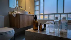 Spray bloqueador de odores para o vaso: 2 receitas fáceis com óleos essenciais