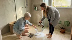 Cheiro de esgoto no ralo: causas comuns e como resolver em 10 minutos