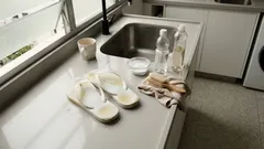 Chinelo branco amarelou? A limpeza em 2 etapas que recupera o tom claro sem cloro