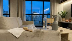 Misturinha caseira para limpar sofá: receita com medidas e passo a passo sem manchar