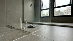 Vela branca no rejunte do banheiro: ajuda mesmo ou só disfarça por um tempo?