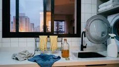 A casa parece limpa, mas não brilha? 6 mitos da limpeza que atrapalham — e pequenos ajustes que fazem diferença