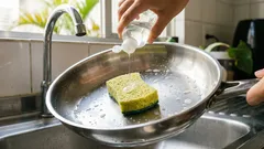 Mistura de vinagre branco com detergente: o truque simples para tirar gordura da louça