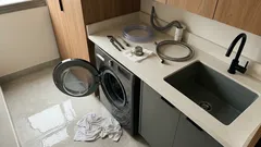 Máquina de lavar transbordando: 7 causas comuns e como resolver sem estresse