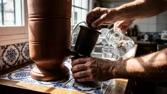 Como tirar o gosto forte da água no filtro de barro com 6 cuidados simples