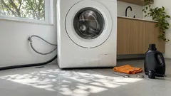 Máquina de lavar vazando: 8 checagens rápidas para achar a origem do problema